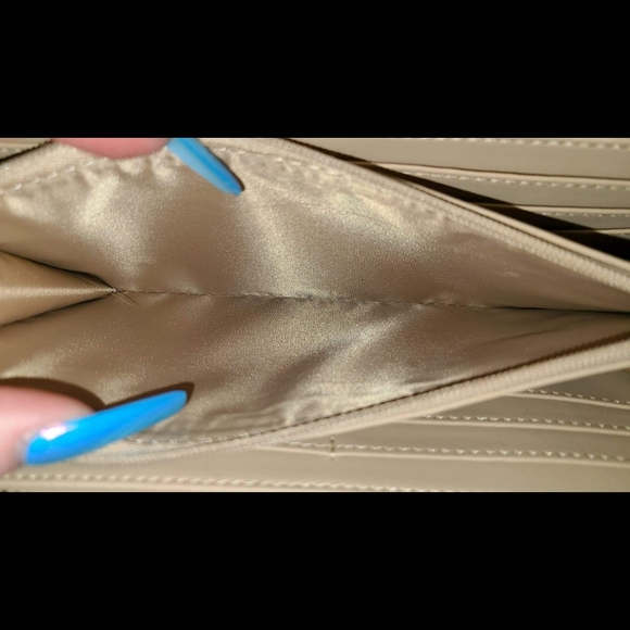 Black Guess wallet - Picture 5 of 6